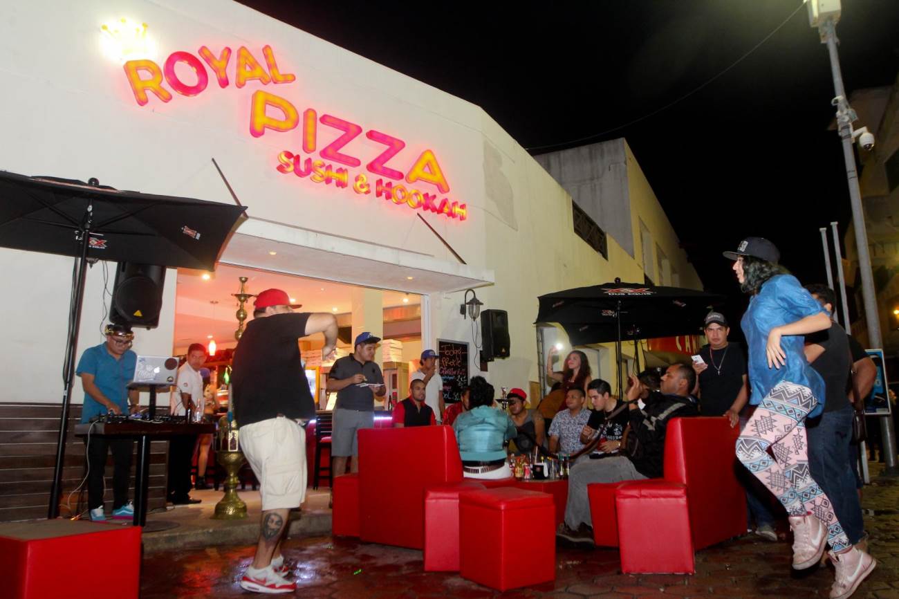 Royal Pizza Sushi Hookah, Cancun Reviews, Photos, Maps, Live webcam