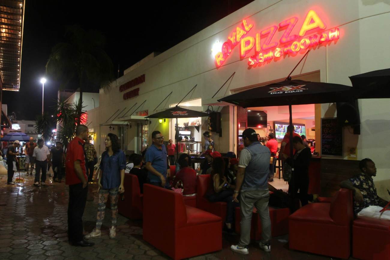 Royal Pizza Sushi Hookah, Cancun Reviews, Photos, Maps, Live webcam