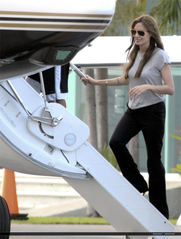 angelina jolie in cancun