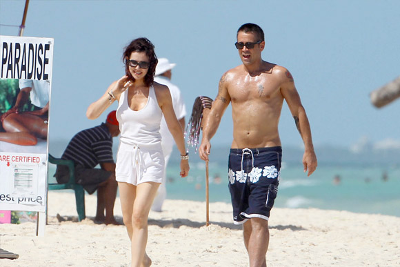 collin-farrell-holidays-in-cancun3